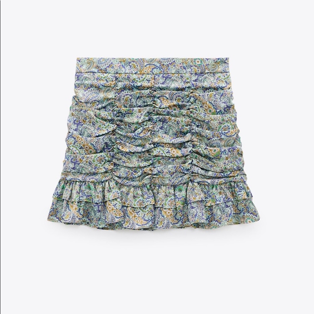 NWOT. Adorable Zara skirt that doesn’t fit me 😭